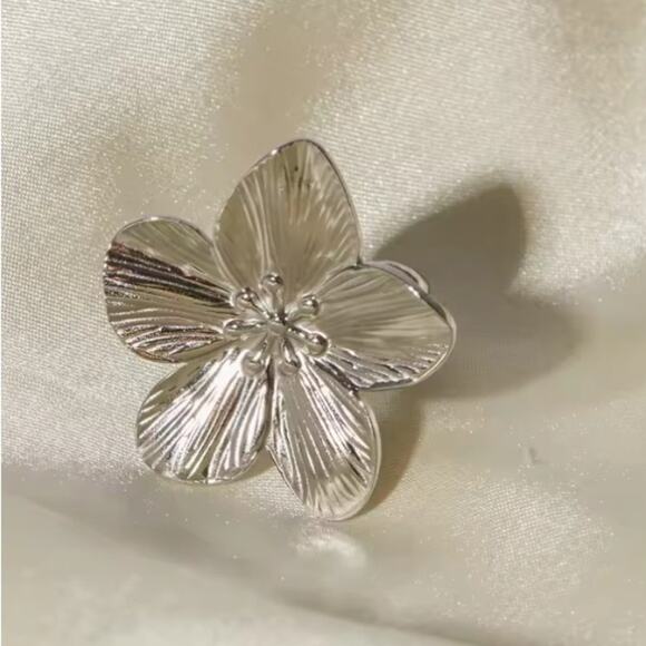 Vintage Silver Statement Flower Ring - Picture 9 of 11